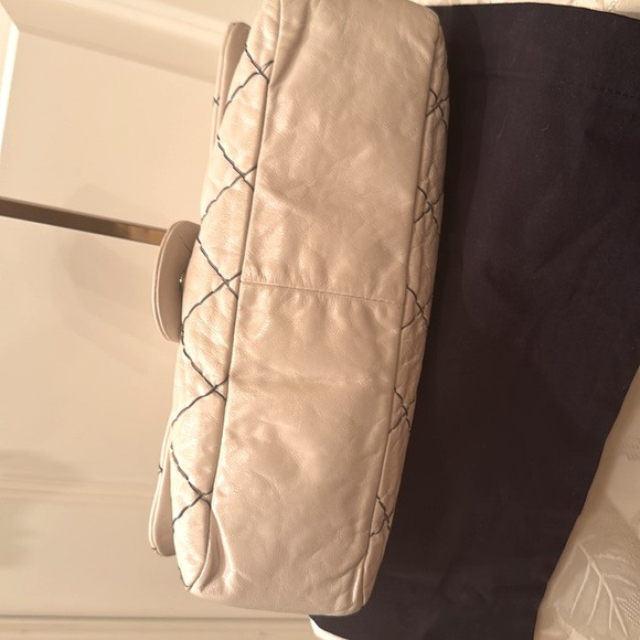 ❌SOLD❌Chanel ivory glazed crumpled goatskin Double-stitch flap bag - Picture 4 of 6